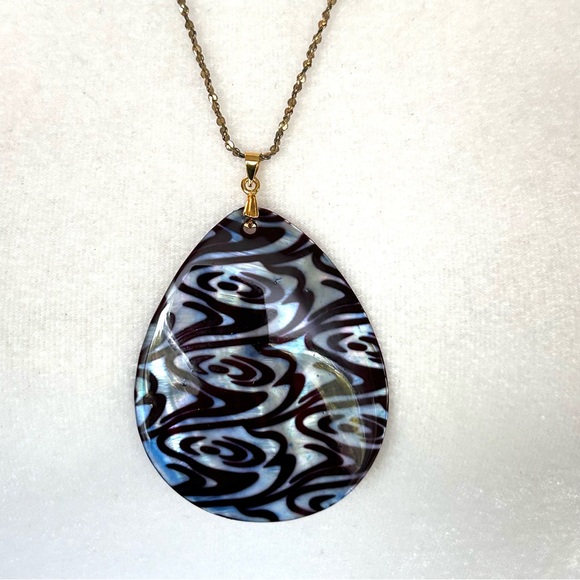 Blue Black Designer Shell Statement Necklace Gold Tone Chain - Picture 10 of 10